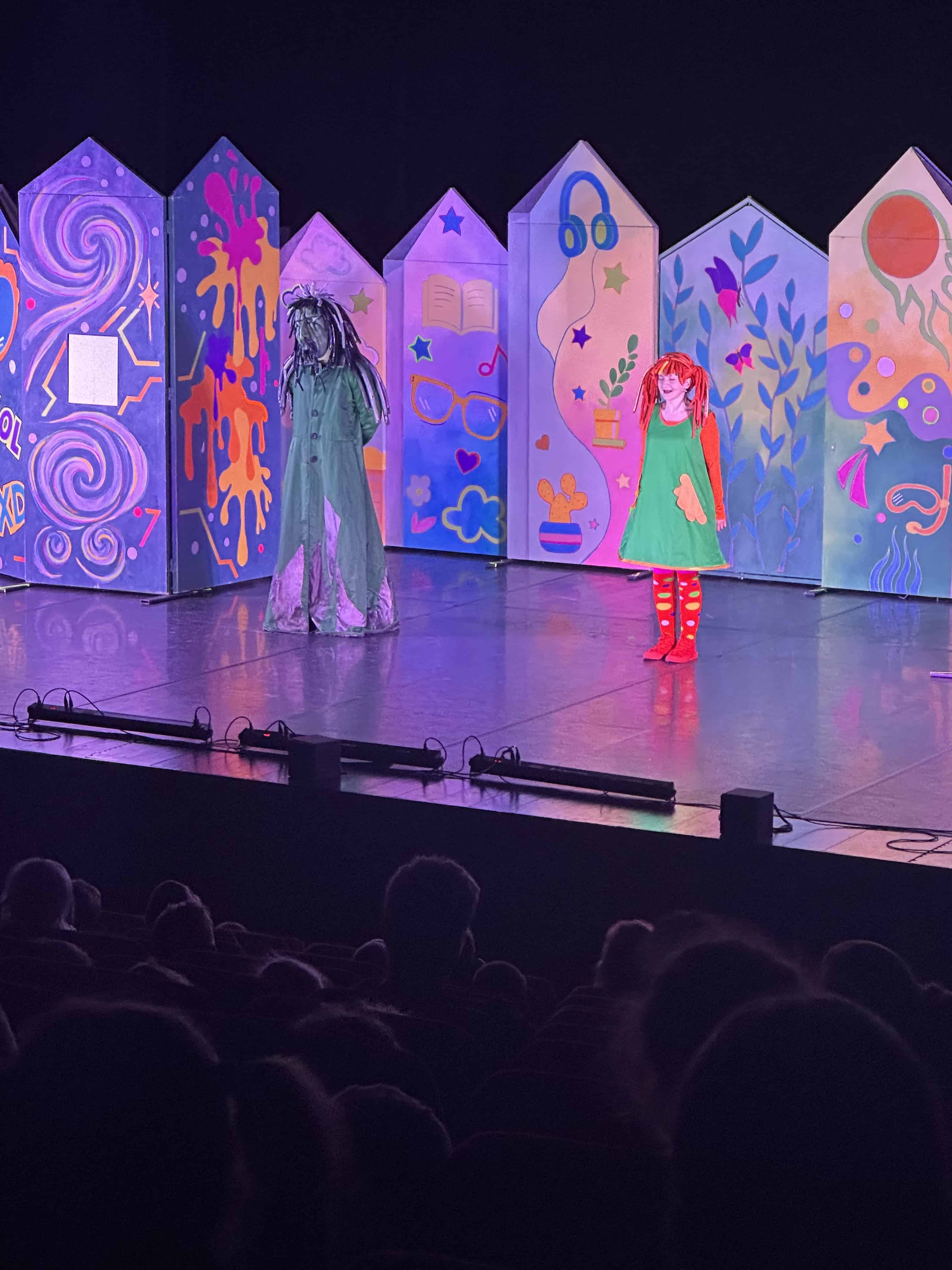 Scena ze spektaklu ‘Zaczarowany ołówek’