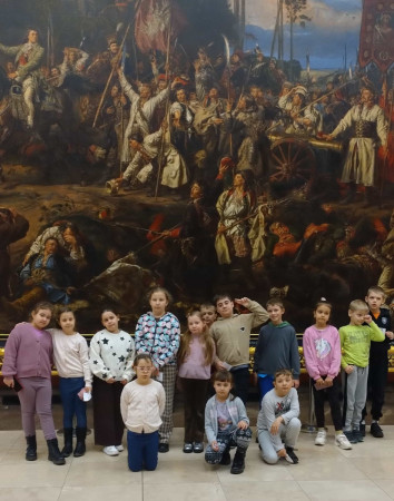 Uczniowie przed obrazem 'Kościuszko pod Racławicami' autorstwa Jana Matejki, zdjęcie 4 z 4