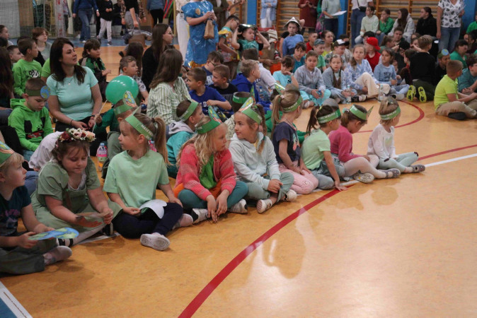 Młodzi widzowie podczas szkolnego festiwalu piosenki o ekologii, zdjęcie 5 z 5