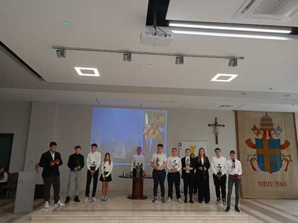 Uczniowie Zespołu Szkół w Waganowicach dzielący się doświadczeniem 'eksplozji dobra' podczas II etapu projektu 'Mieć Wyobraźnię Miłosierdzia' w Krakowie – maj 2025, zdjęcie 3 z 3