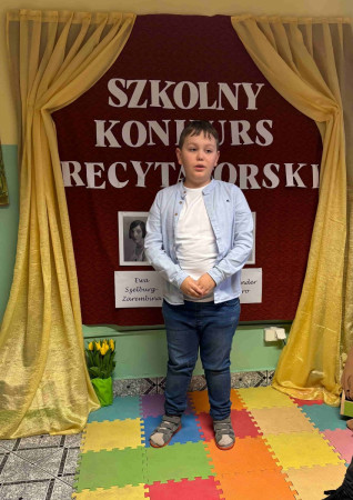 Laureat konkursu recytatorskiego w bibliotece – zdjęcie 3 z 5