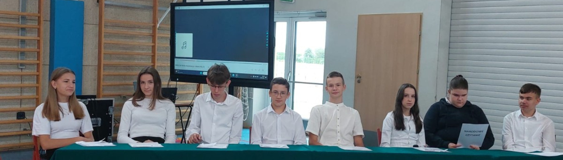 Link otwiera się w nowym oknie przeglądarki Uczniowie w trakcie akcji Narodowe Czytanie